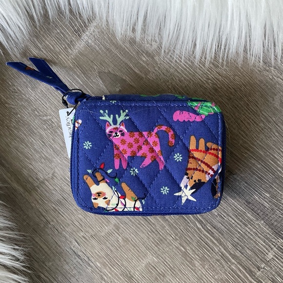 🐾 VERA BRADLEY Travel Pill Case Catnip Christmas - Picture 2 of 3